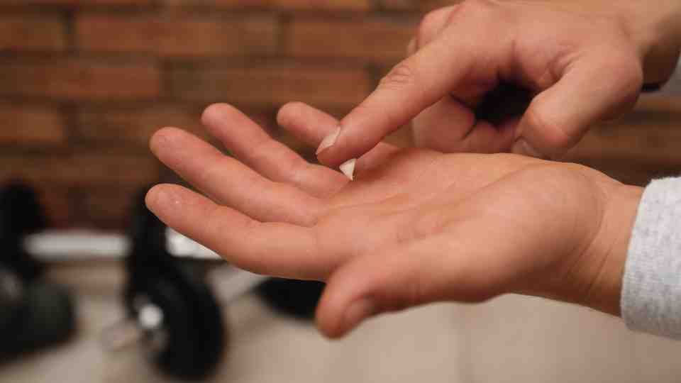 Cryotherapy vs wart removal creams